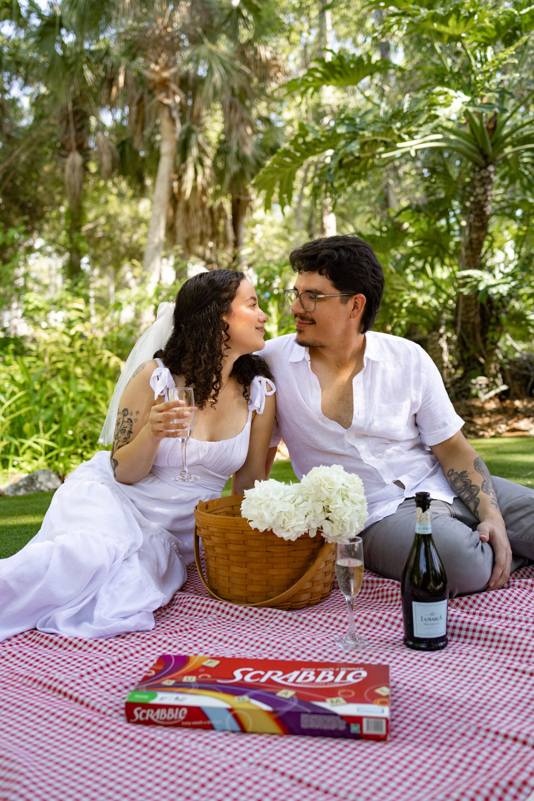 Couple eloping in Florida with a picnic setup