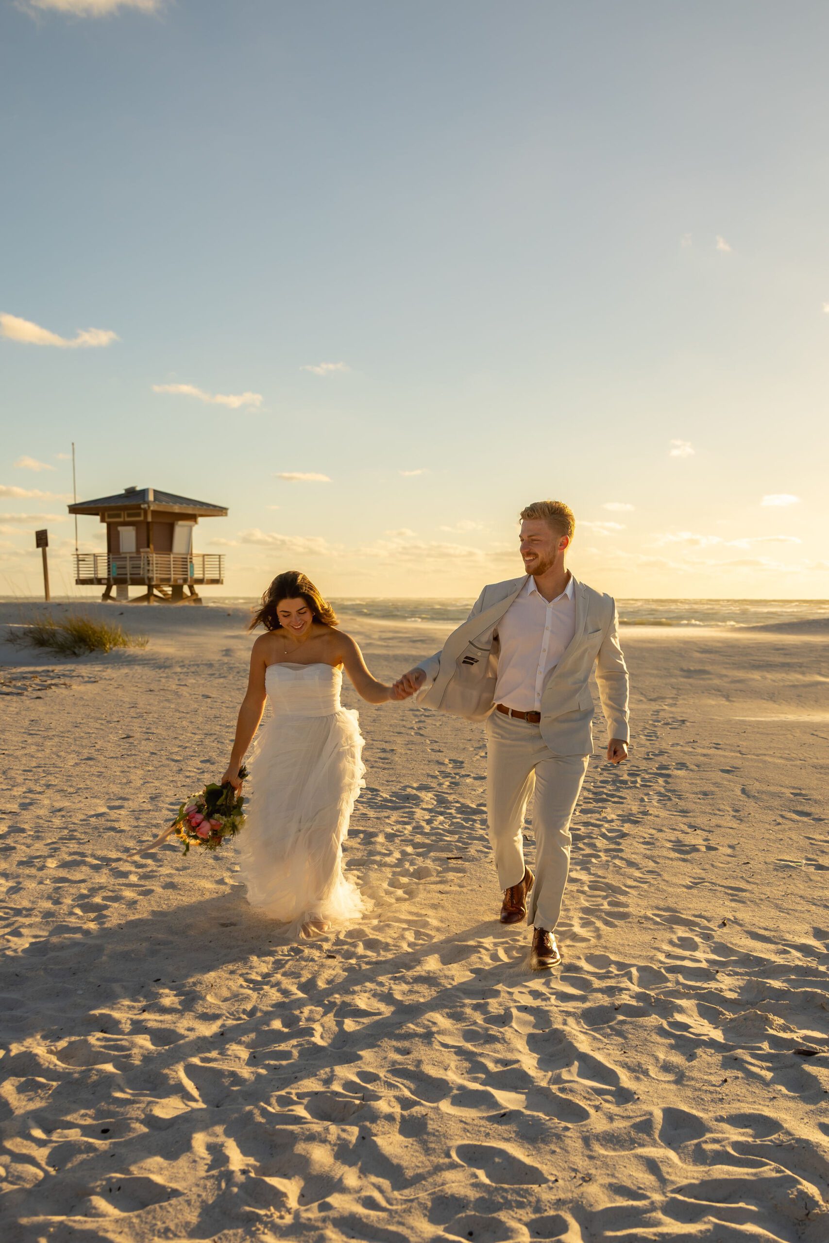 Couple eloping on the beach in Florida