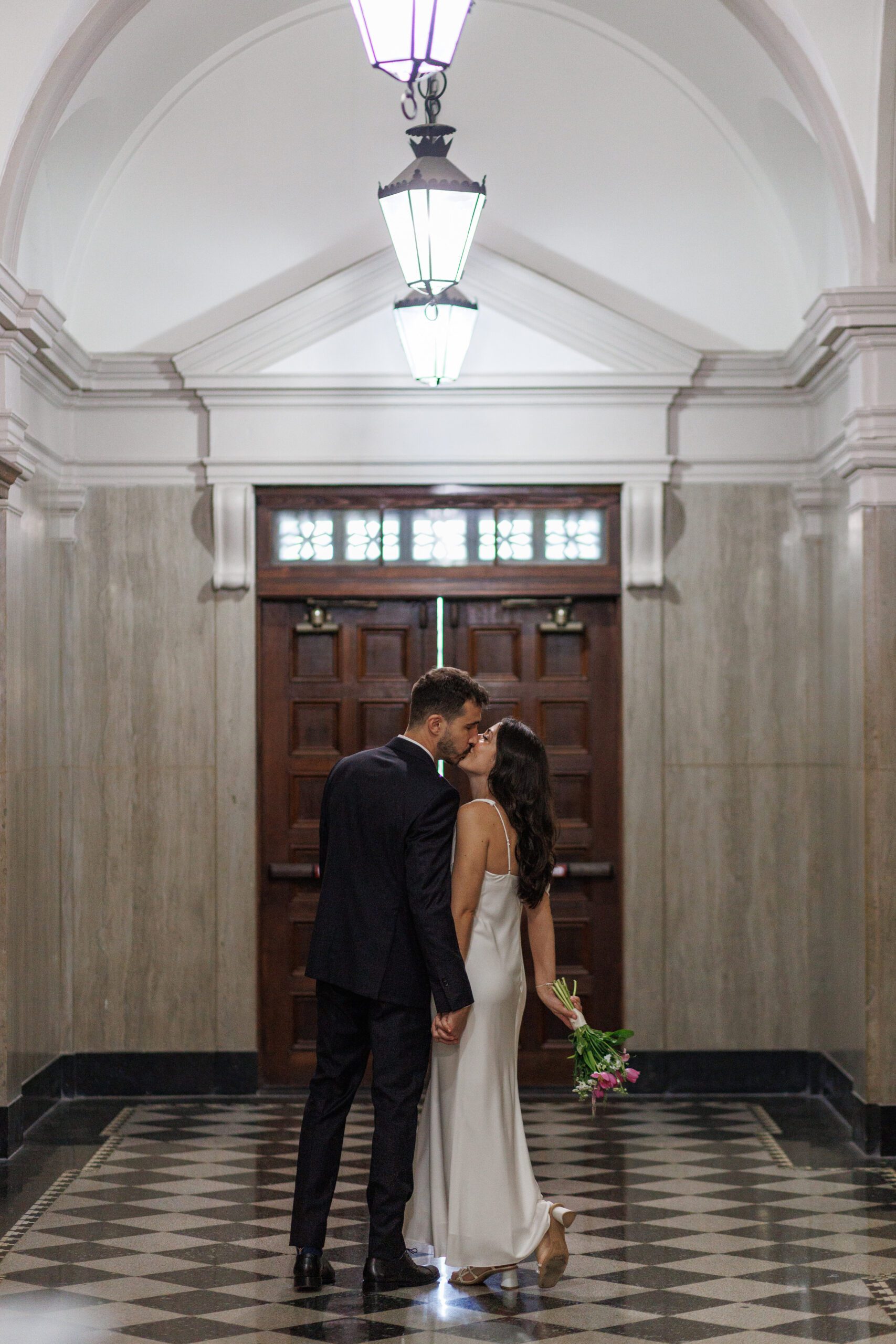 Eloping couple kissing at the sarasota courthouse
