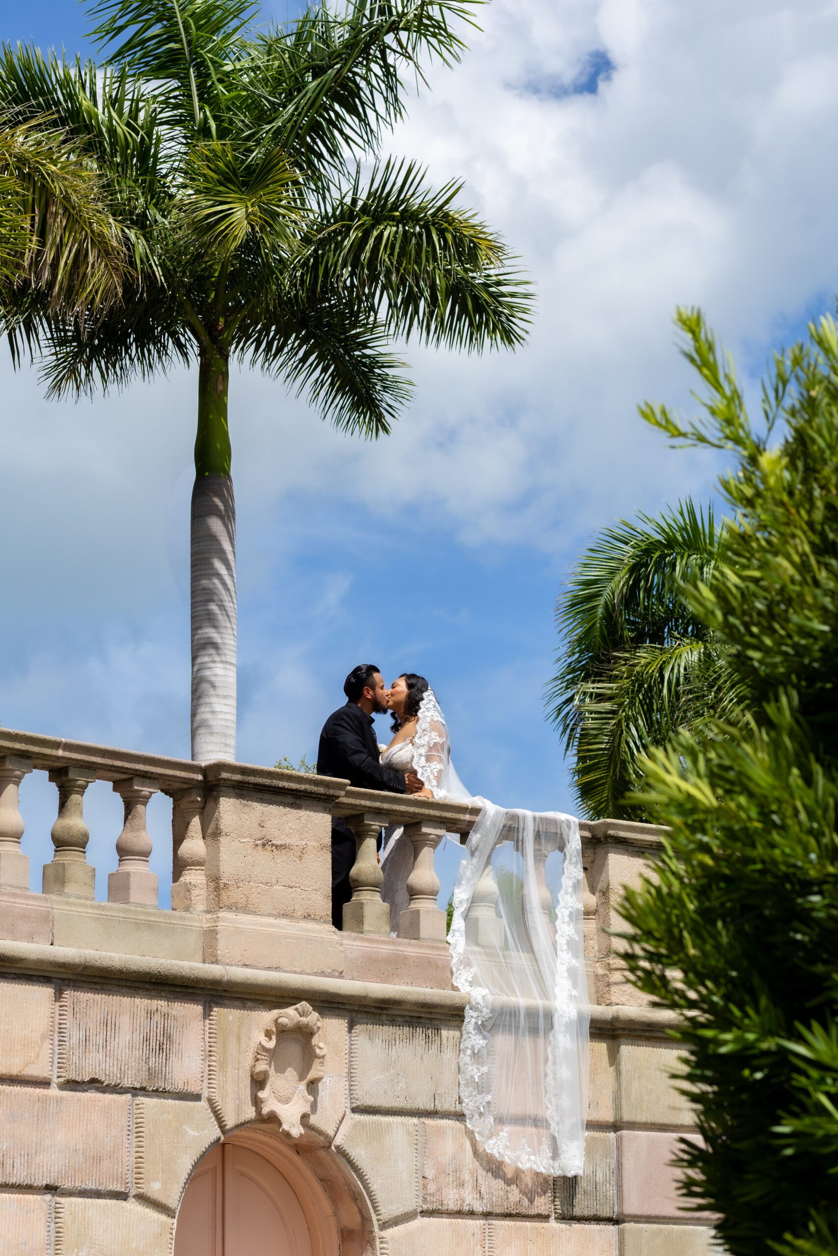 Couple eloping with a clear sky in Florida